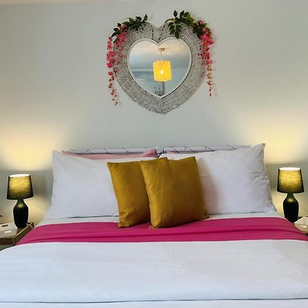 Beautiful Beachfront Retreat With A Stunning Sea View For The Ultimate Escape Away From The Busy World Below Herne Bay Eksteriør billede