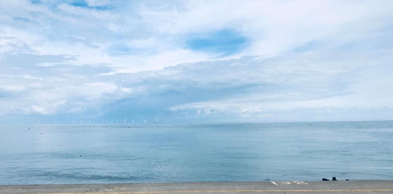 Beautiful Beachfront Retreat With A Stunning Sea View For The Ultimate Escape Away From The Busy World Below Herne Bay Eksteriør billede