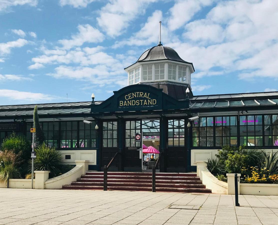 Beautiful Beachfront Retreat With A Stunning Sea View For The Ultimate Escape Away From The Busy World Below Herne Bay Eksteriør billede