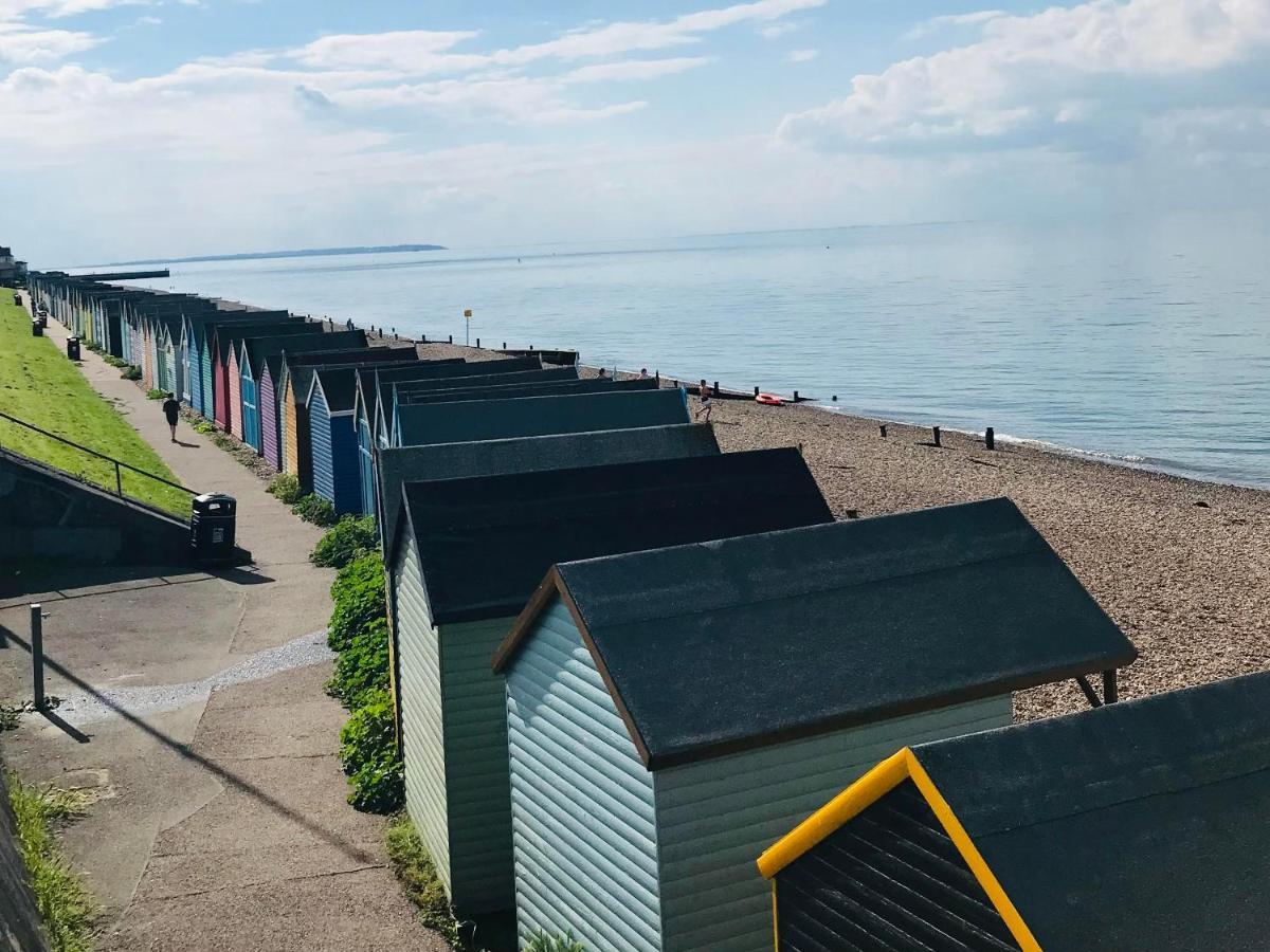 Beautiful Beachfront Retreat With A Stunning Sea View For The Ultimate Escape Away From The Busy World Below Herne Bay Eksteriør billede