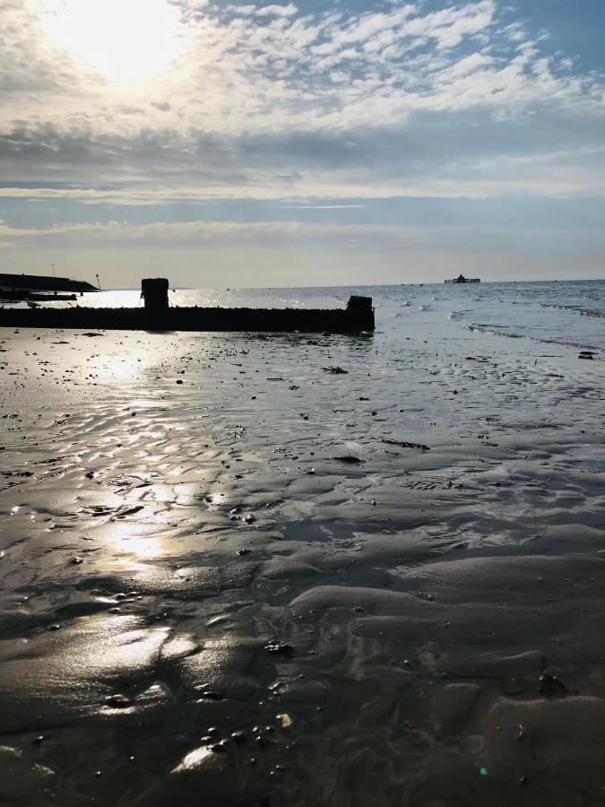 Beautiful Beachfront Retreat With A Stunning Sea View For The Ultimate Escape Away From The Busy World Below Herne Bay Eksteriør billede