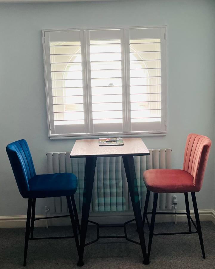 Beautiful Beachfront Retreat With A Stunning Sea View For The Ultimate Escape Away From The Busy World Below Herne Bay Eksteriør billede