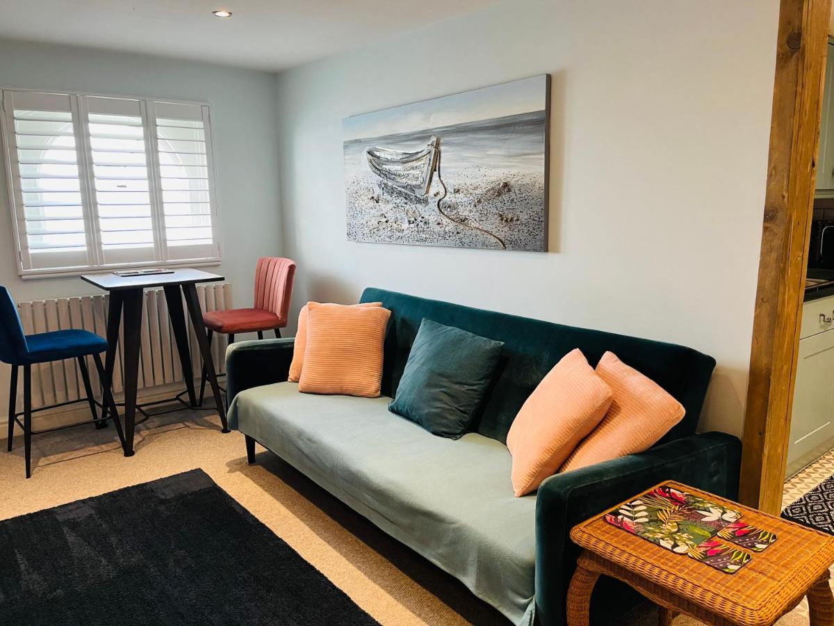 Beautiful Beachfront Retreat With A Stunning Sea View For The Ultimate Escape Away From The Busy World Below Herne Bay Eksteriør billede