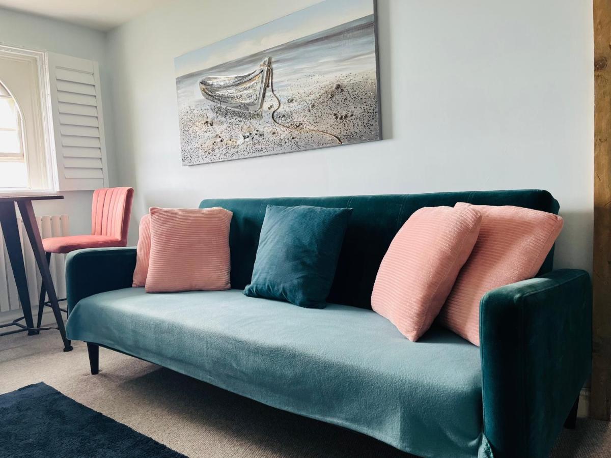 Beautiful Beachfront Retreat With A Stunning Sea View For The Ultimate Escape Away From The Busy World Below Herne Bay Eksteriør billede