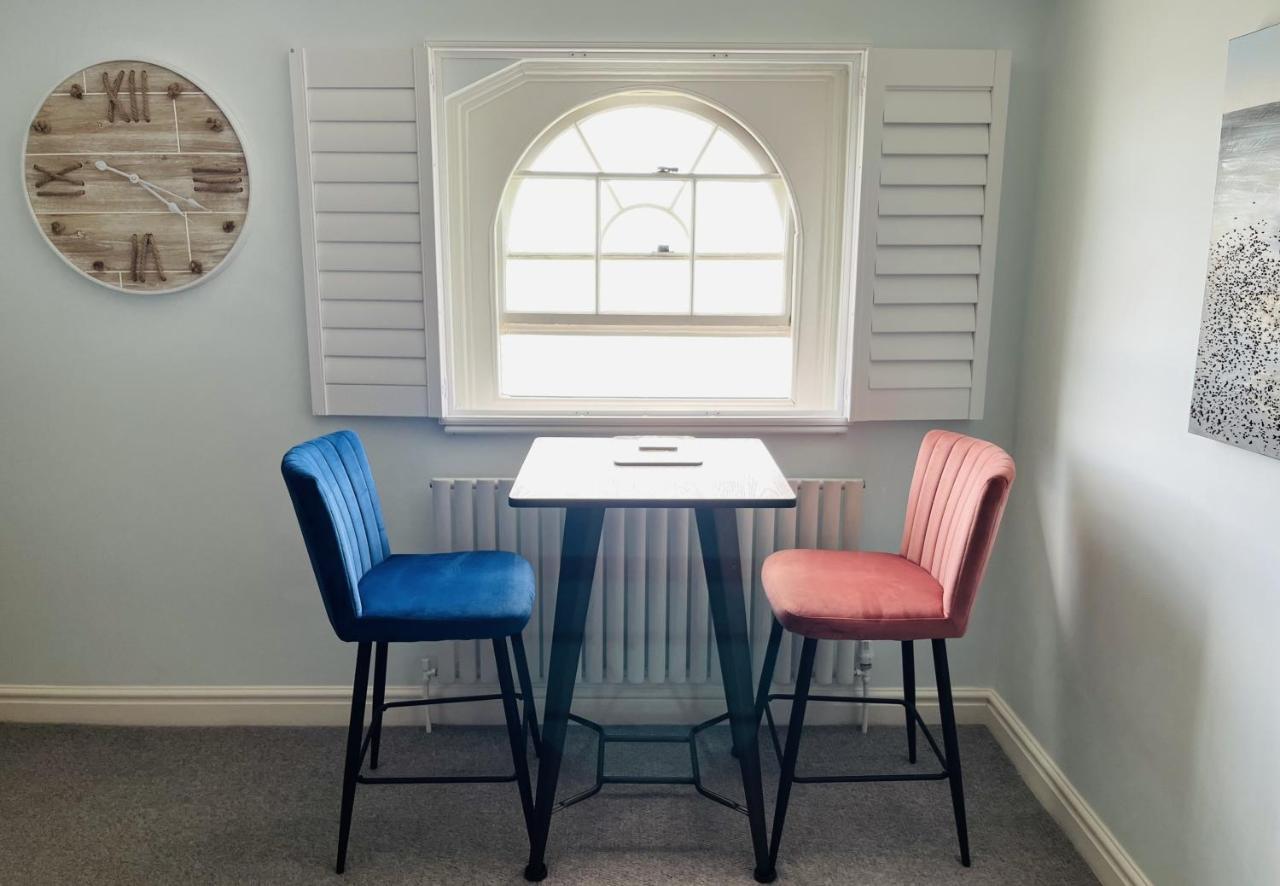 Beautiful Beachfront Retreat With A Stunning Sea View For The Ultimate Escape Away From The Busy World Below Herne Bay Eksteriør billede