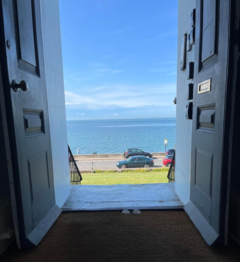 Beautiful Beachfront Retreat With A Stunning Sea View For The Ultimate Escape Away From The Busy World Below Herne Bay Eksteriør billede