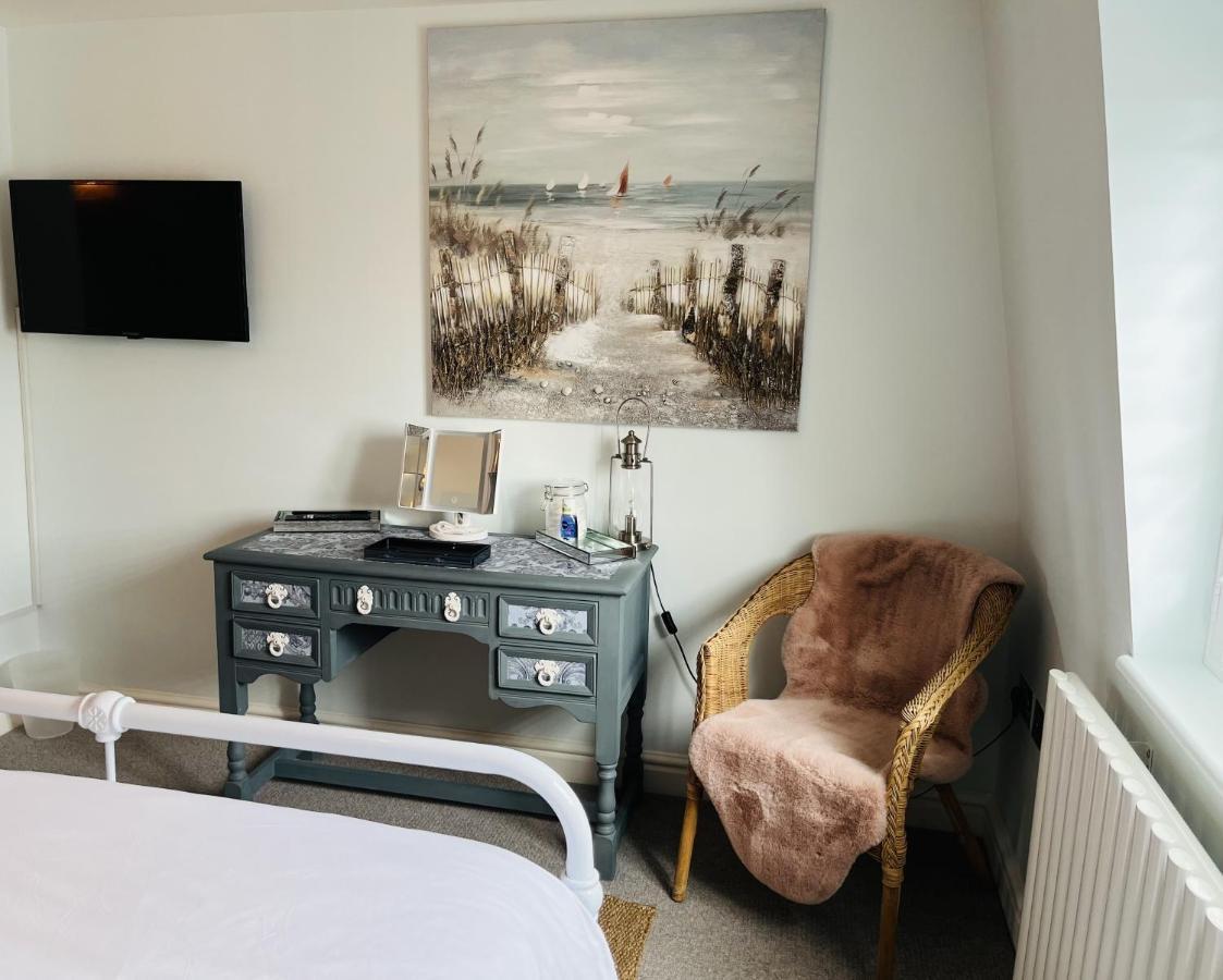 Beautiful Beachfront Retreat With A Stunning Sea View For The Ultimate Escape Away From The Busy World Below Herne Bay Eksteriør billede