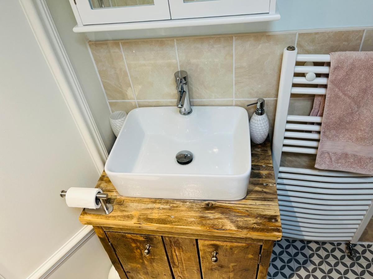 Beautiful Beachfront Retreat With A Stunning Sea View For The Ultimate Escape Away From The Busy World Below Herne Bay Eksteriør billede