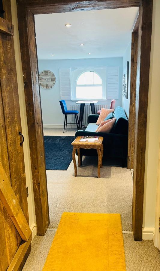 Beautiful Beachfront Retreat With A Stunning Sea View For The Ultimate Escape Away From The Busy World Below Herne Bay Eksteriør billede